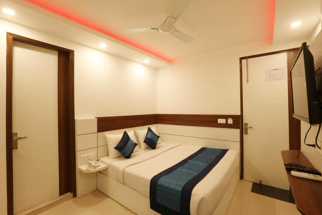 Hotel Ark Wood New Delhi Eksteriør billede